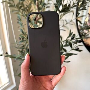 Apple iPhone 15 Silicone Case with MagSafe Midnight Black